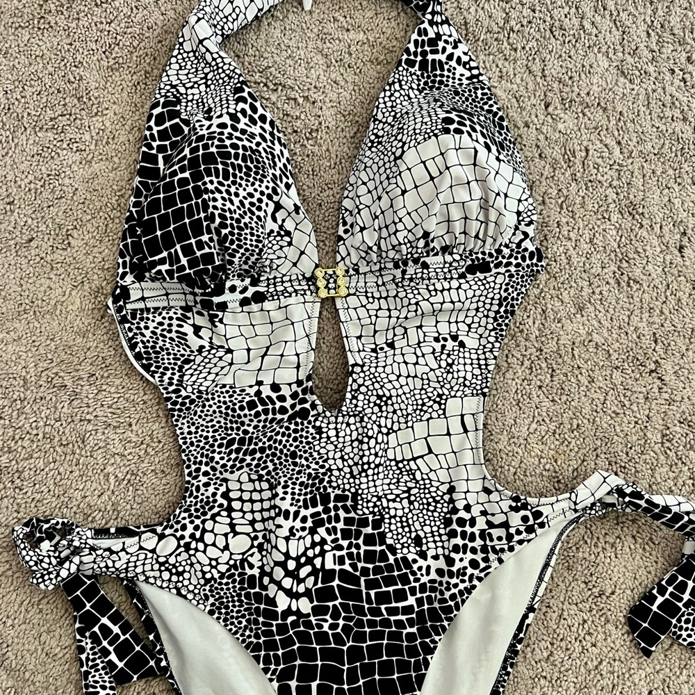 Black & white swimsuit one piece